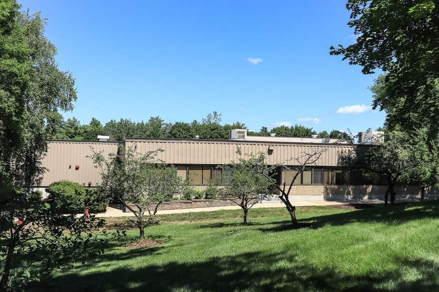 1 Bouchard St, Manchester, NH for lease - Building Photo - Image 2 of 7