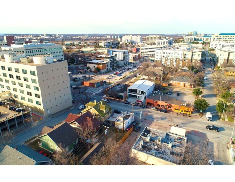 1512 W Magnolia Ave, Fort Worth, TX à louer - Photo du bâtiment - Image 3 de 10