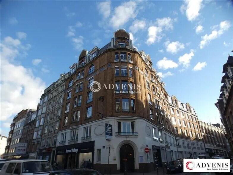 Office in Lille for lease - Building Photo - Image 1 of 5