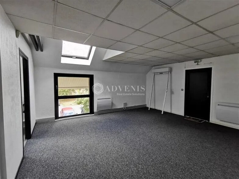 Office in VILLENEUVE-D'ASCQ for lease - Interior Photo - Image 3 of 6