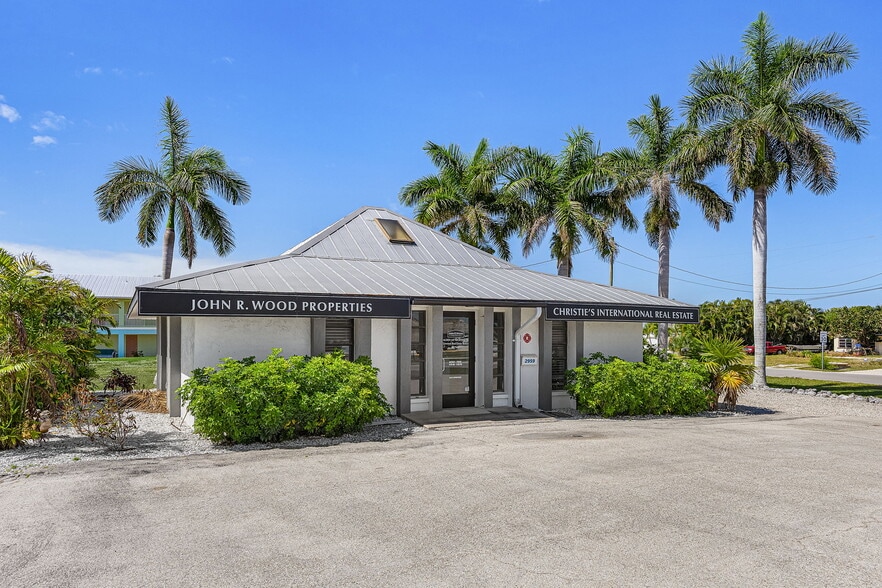 2959 Oleander St, Saint James City, FL à vendre - Photo du bâtiment - Image 2 de 32