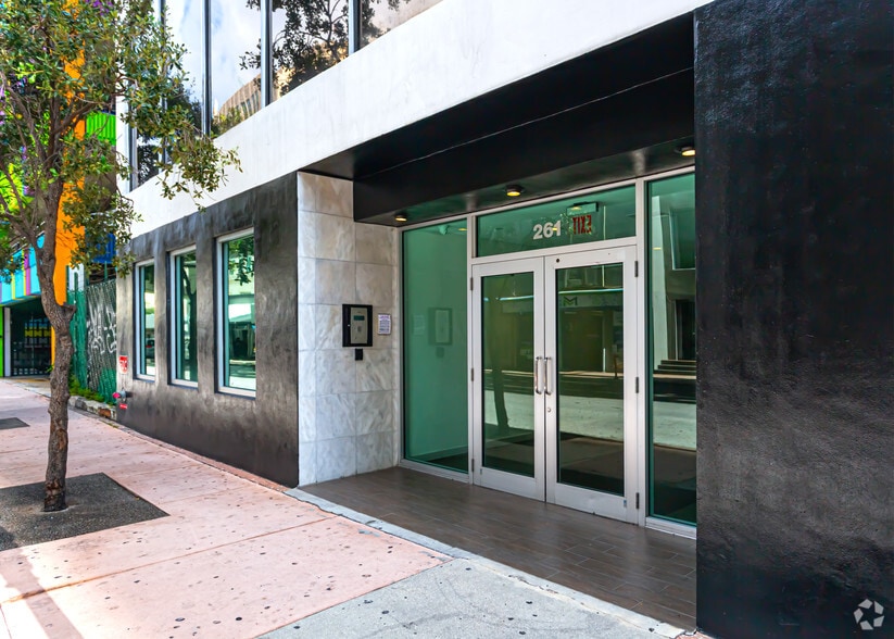 261 NE 1st St, Miami, FL à louer - Photo du bâtiment - Image 3 de 11