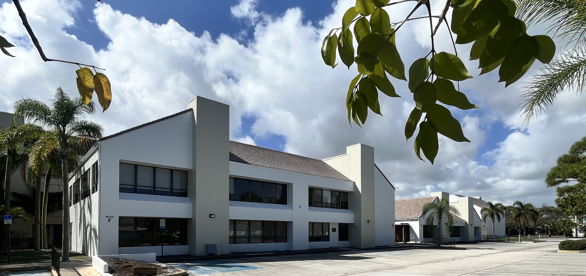 900 SE Ocean Blvd, Stuart, FL for lease Building Photo- Image 1 of 21