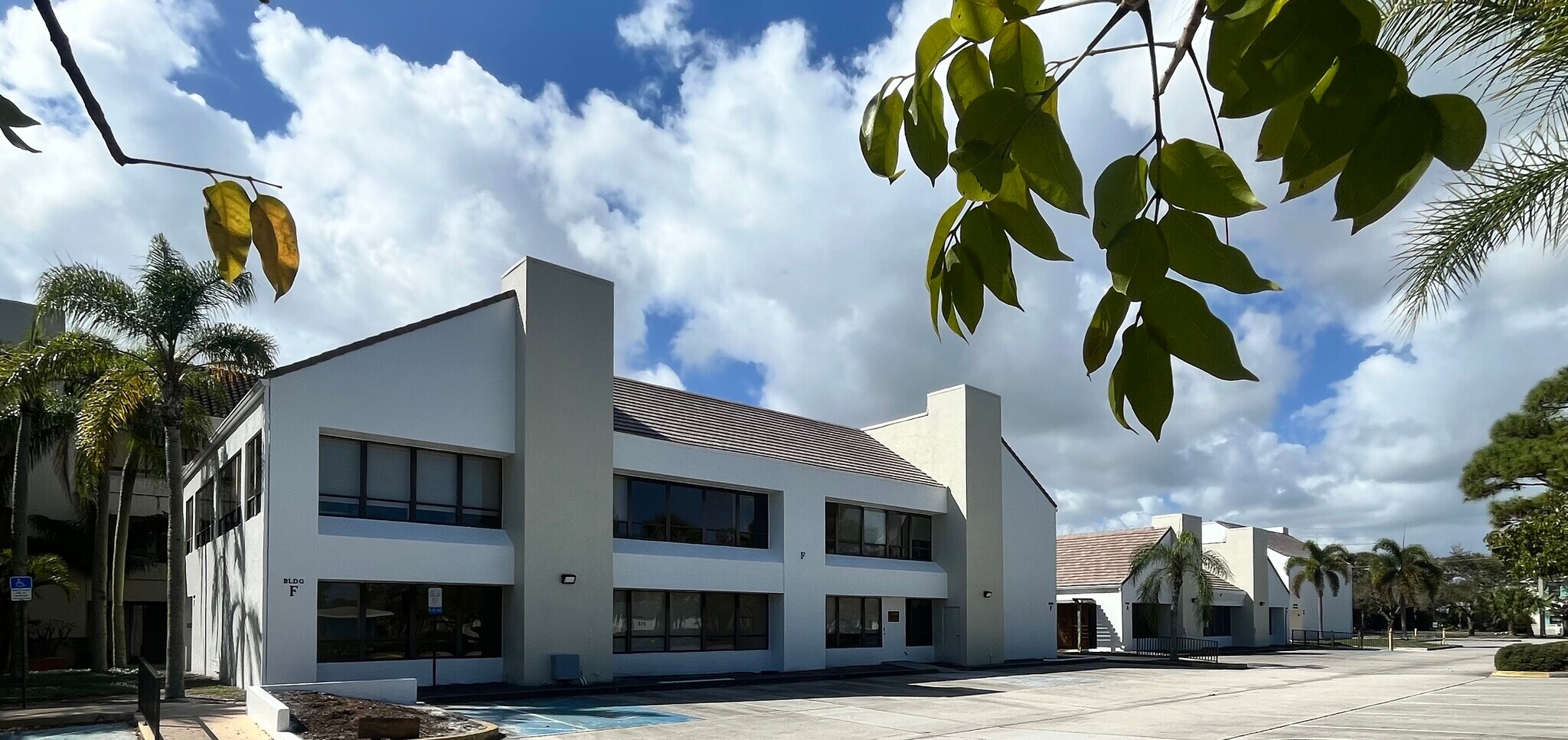 900 SE Ocean Blvd, Stuart, FL à louer Photo du bâtiment- Image 1 de 21