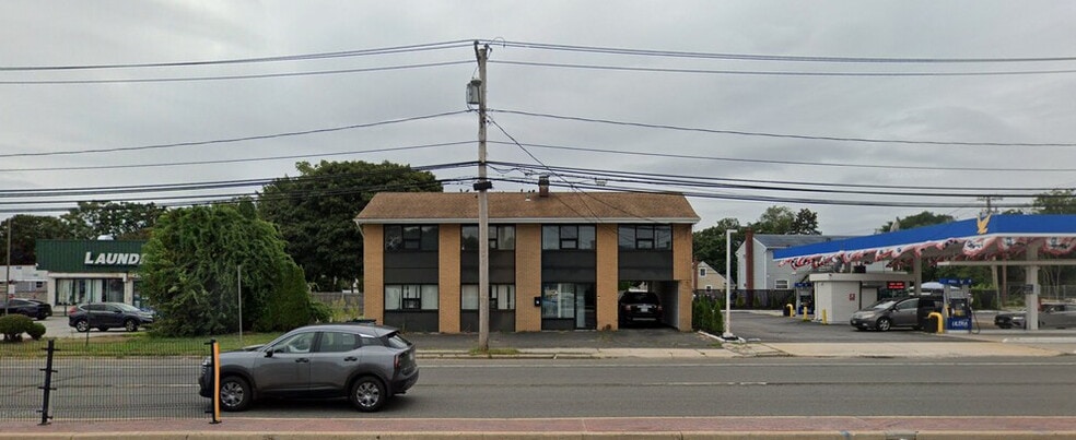 740 Broadway, Amityville, NY for sale - Building Photo - Image 2 of 8