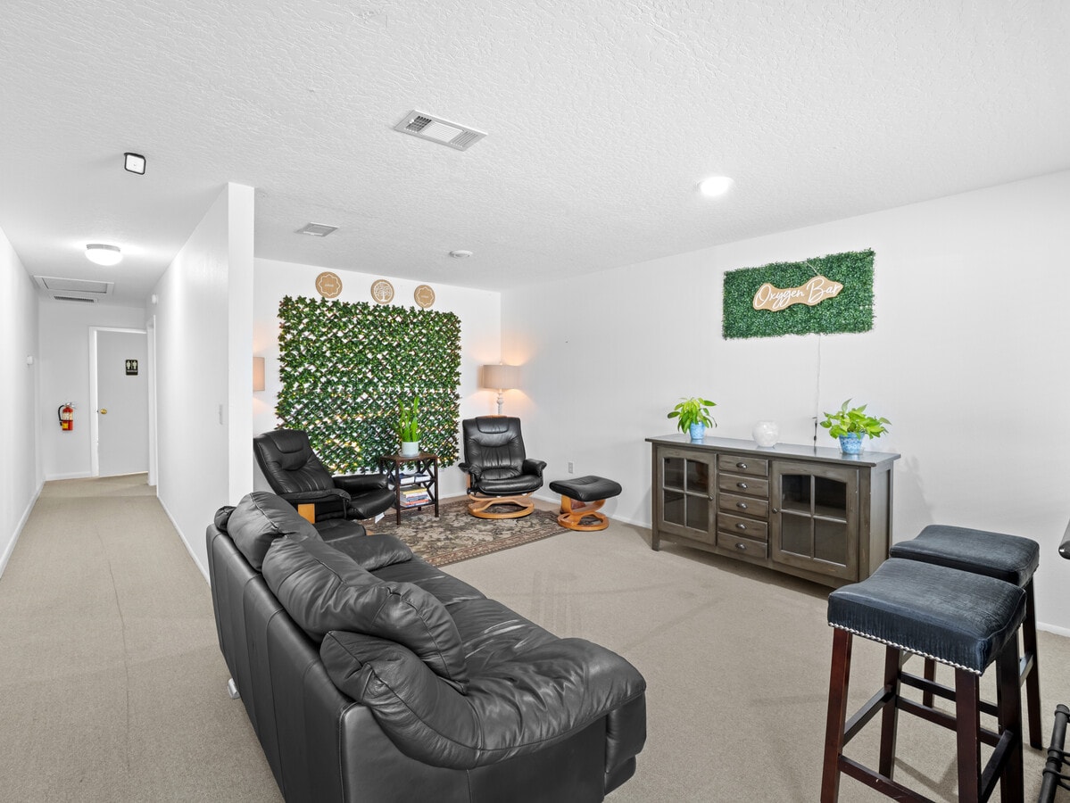 1051-1079 Cheney Hwy, Titusville, FL 32780 - Unité 8 - - Photo intérieure - Image 1 of 9
