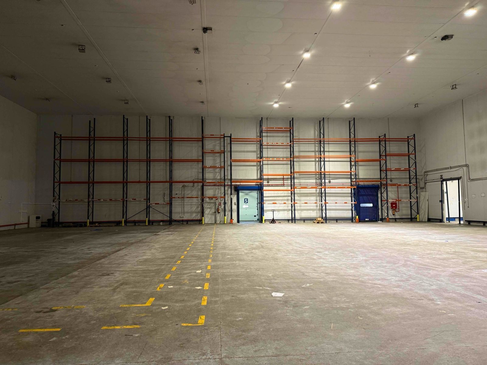 Industrial in Madrid, Madrid for lease Primary Photo- Image 1 of 3