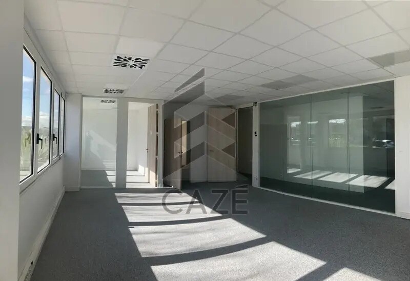 Office in Mérignac for lease Interior Photo- Image 1 of 6