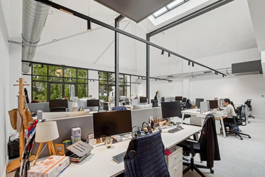 Office in Courbevoie for sale - Interior Photo - Image 3 of 11