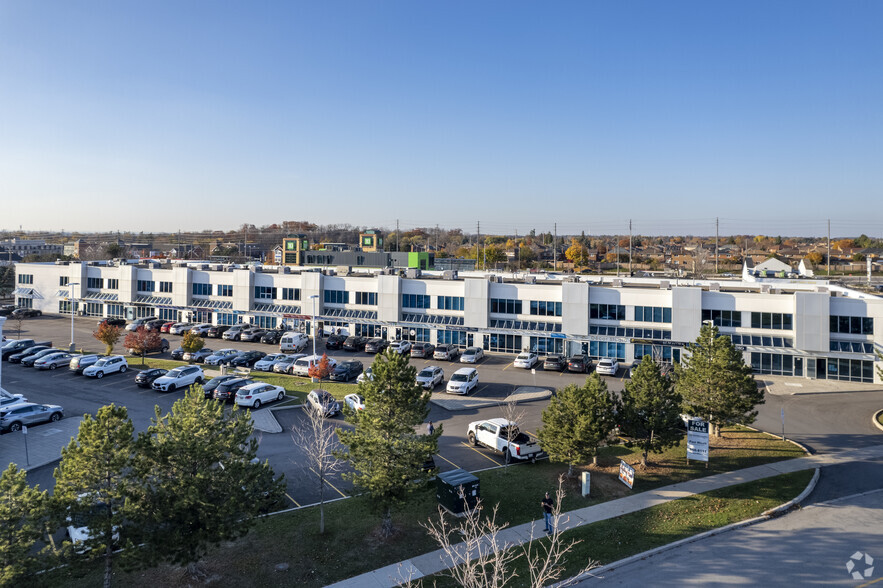 7611 Pine Valley Dr, Vaughan, ON à louer - Photo du bâtiment - Image 3 de 4