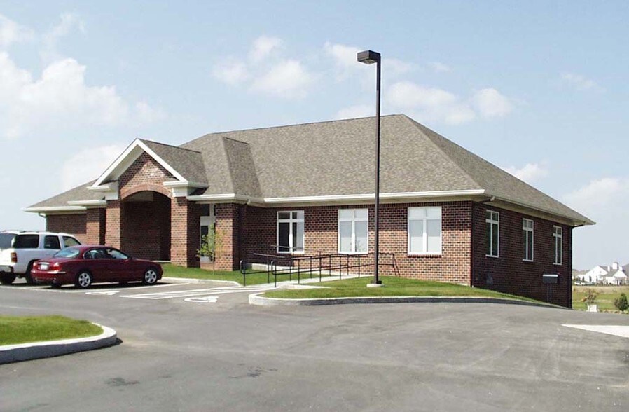 28 Hawk Ridge Cir, Lake Saint Louis, MO à louer - Photo du bâtiment - Image 3 de 9