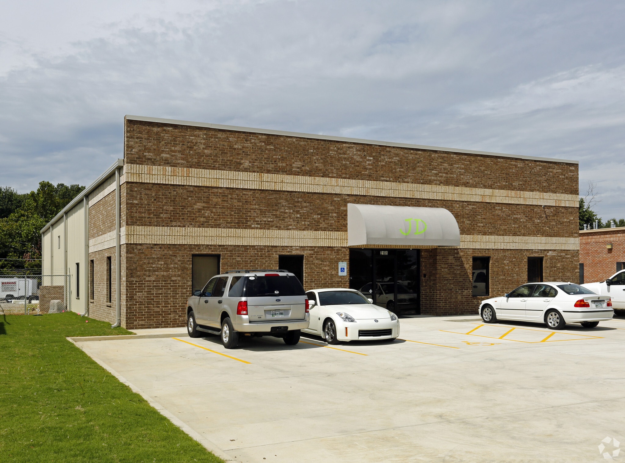 2101 Hillshire Cir, Memphis, TN for lease Primary Photo- Image 1 of 5