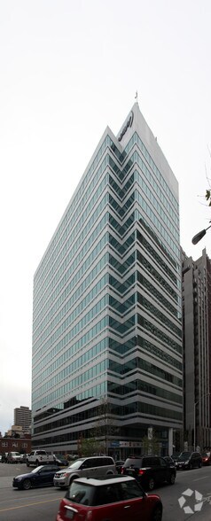 121 Bloor St E, Toronto, ON à vendre - Photo du bâtiment - Image 1 de 1