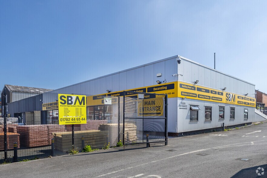 Victoria Sq, Stoke On Trent for lease - Primary Photo - Image 1 of 7