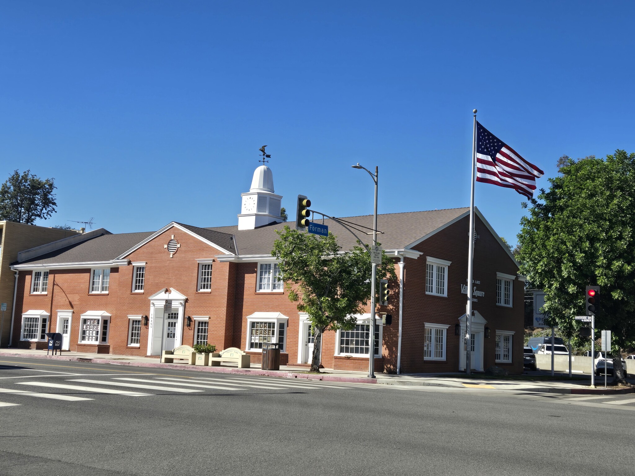 10205 Riverside Dr, Toluca Lake, CA for lease Building Photo- Image 1 of 15