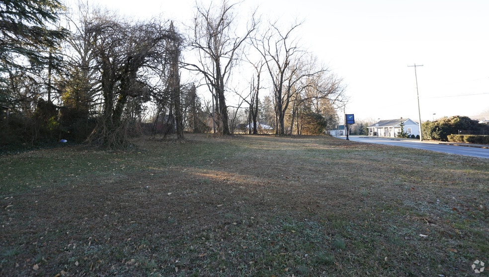 2nd Ave & 3rd St, Hickory, NC for sale - Primary Photo - Image 1 of 2