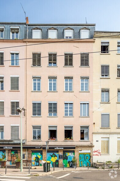 3 Place Rouville, Lyon à vendre - Photo du bâtiment - Image 3 de 3