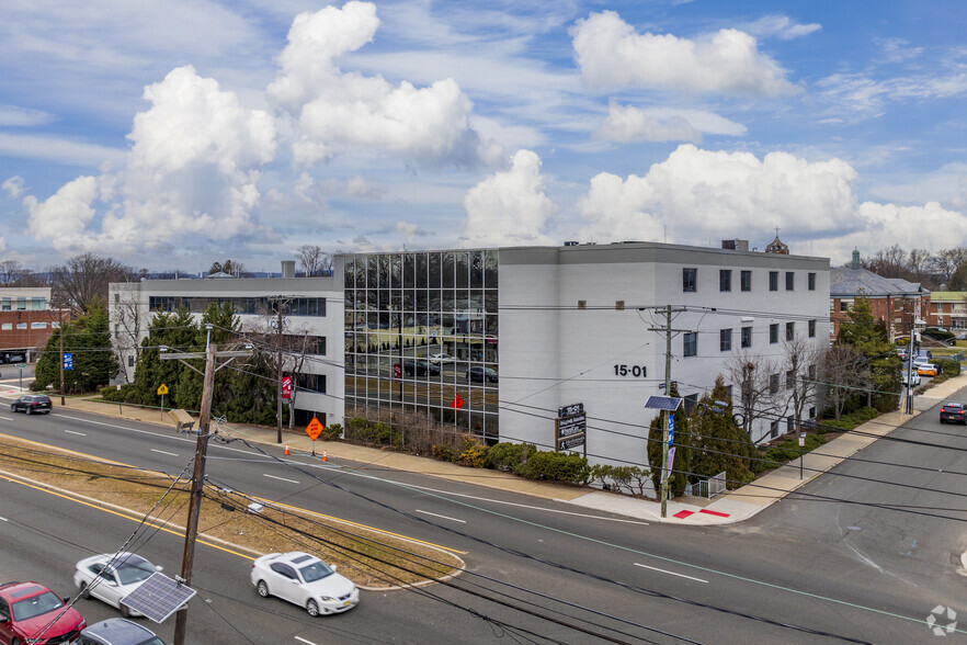 15-01 Broadway, Fair Lawn, NJ à vendre - Photo principale - Image 1 de 14