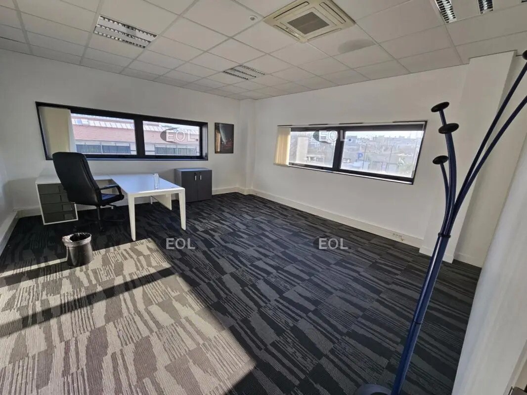 Flex in Ivry-sur-Seine for lease Interior Photo- Image 1 of 13