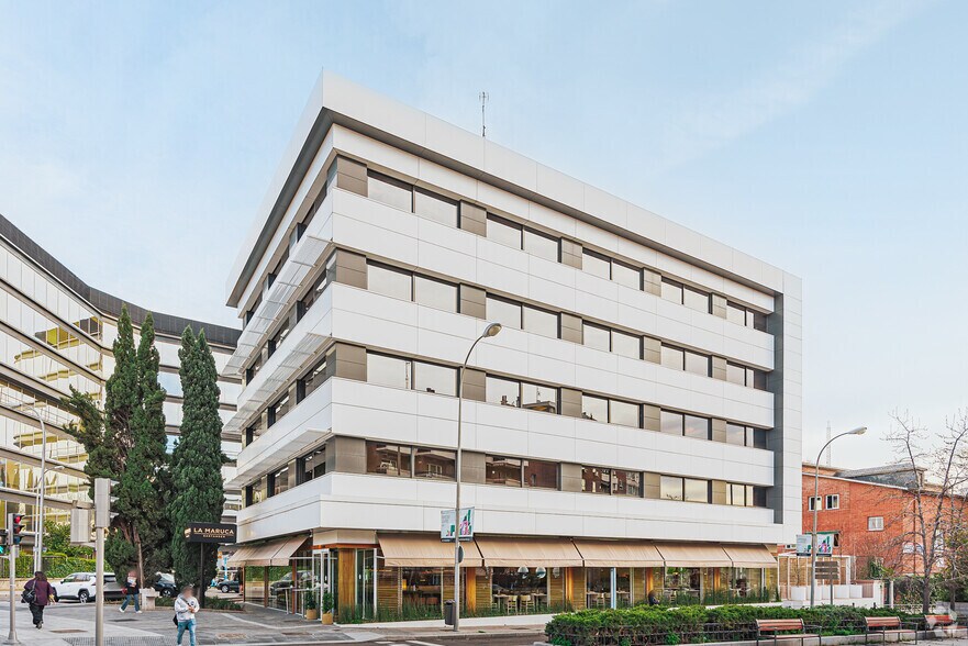 Calle López de Hoyos, 42, Madrid, Madrid à louer - Photo du bâtiment - Image 2 de 2