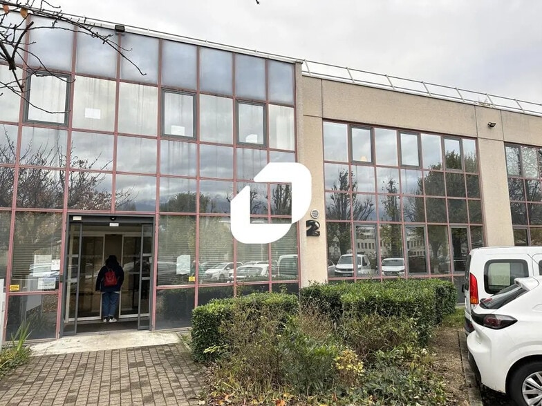 Office in Eybens for lease - Building Photo - Image 2 of 11