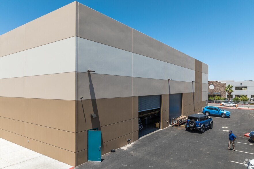 5480 N Stephanie St, Las Vegas, NV à vendre - Photo du bâtiment - Image 2 de 4