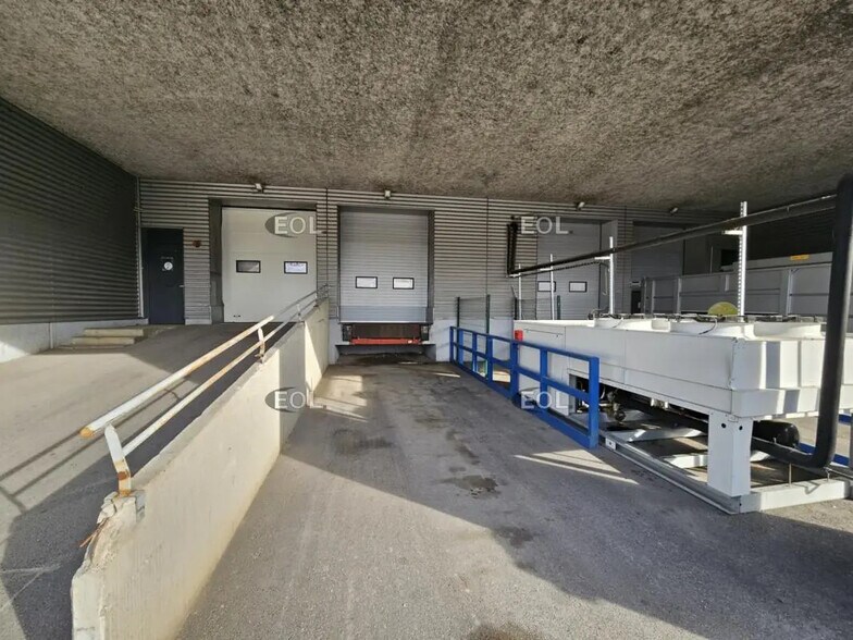 Flex dans Ivry-sur-Seine à louer - Photo du bâtiment - Image 3 de 12