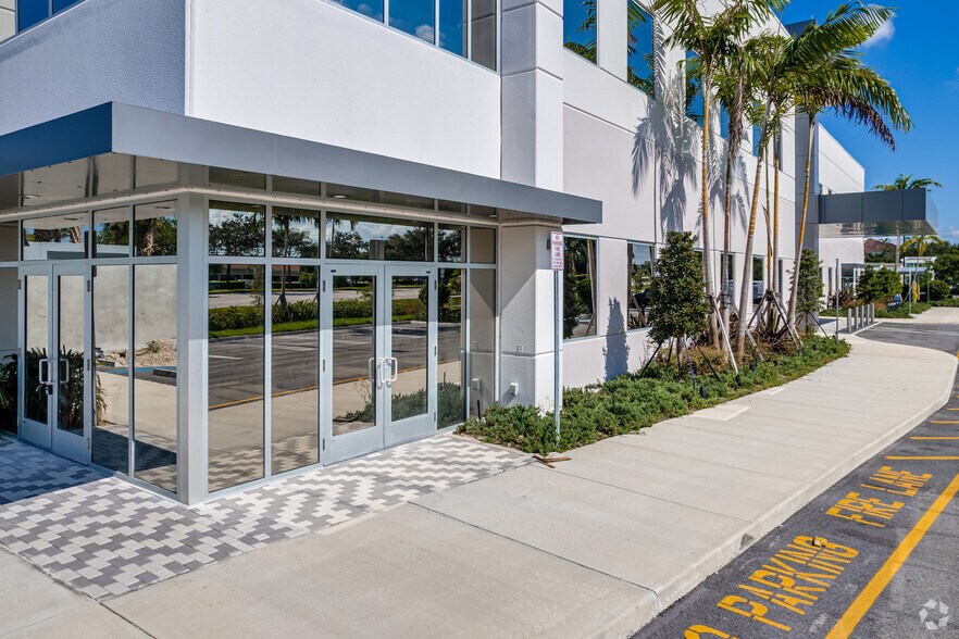 3251 N State Rd 7, Margate, FL à louer - Photo du bâtiment - Image 2 de 7