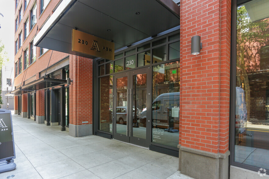230 SW Ash St, Portland, OR for lease - Building Photo - Image 3 of 12