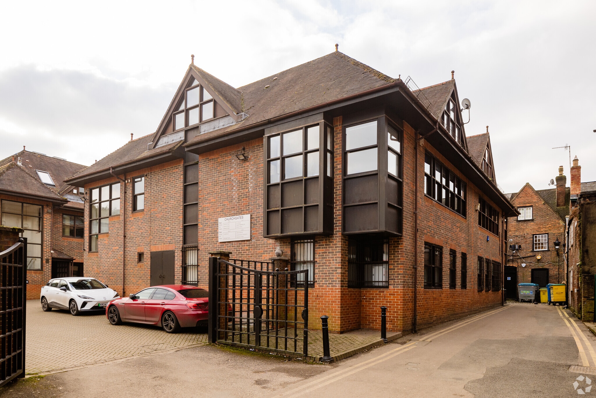 The Wilderness, Berkhamsted for lease Primary Photo- Image 1 of 8