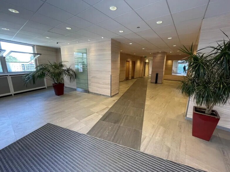 1 Place Du Sud, Puteaux for sale - Lobby - Image 3 of 24