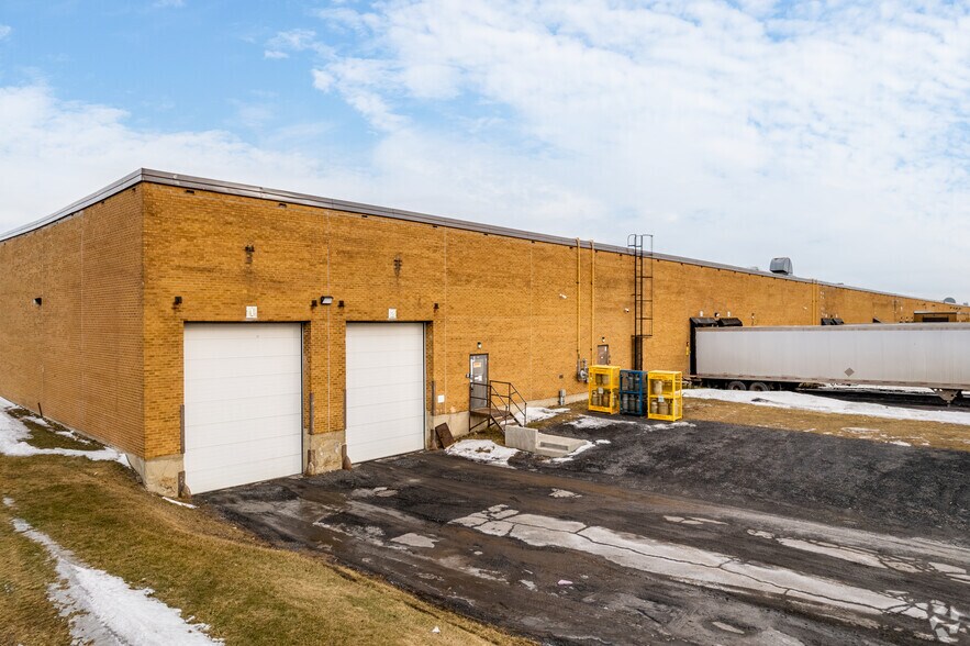 800 Boul Industriel, St-Jean, QC à louer - Photo du bâtiment - Image 3 de 4