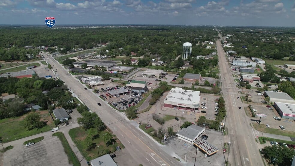 2401 Termini St, Dickinson, TX for sale - Commercial Listing Video - Image 2 of 17