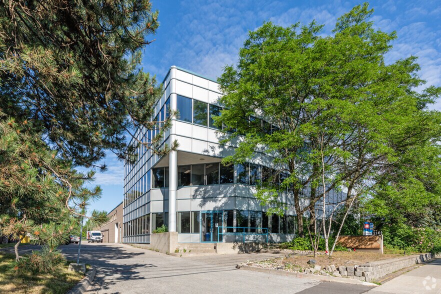 210 Lesmill Rd, Toronto, ON for sale - Building Photo - Image 1 of 1