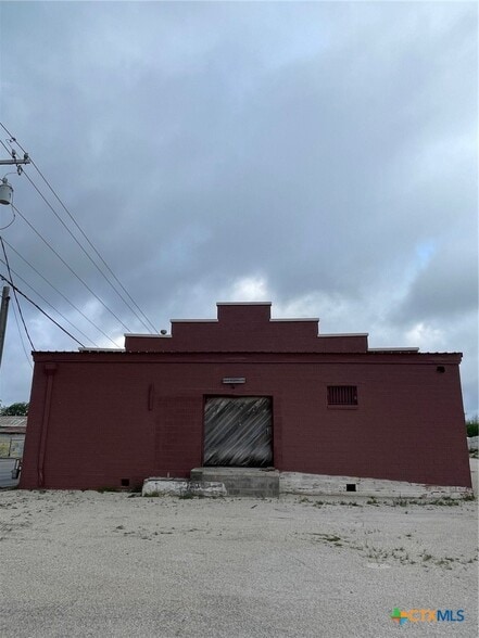1308 N Bowie St, Seguin, TX à vendre - Photo du bâtiment - Image 2 de 11