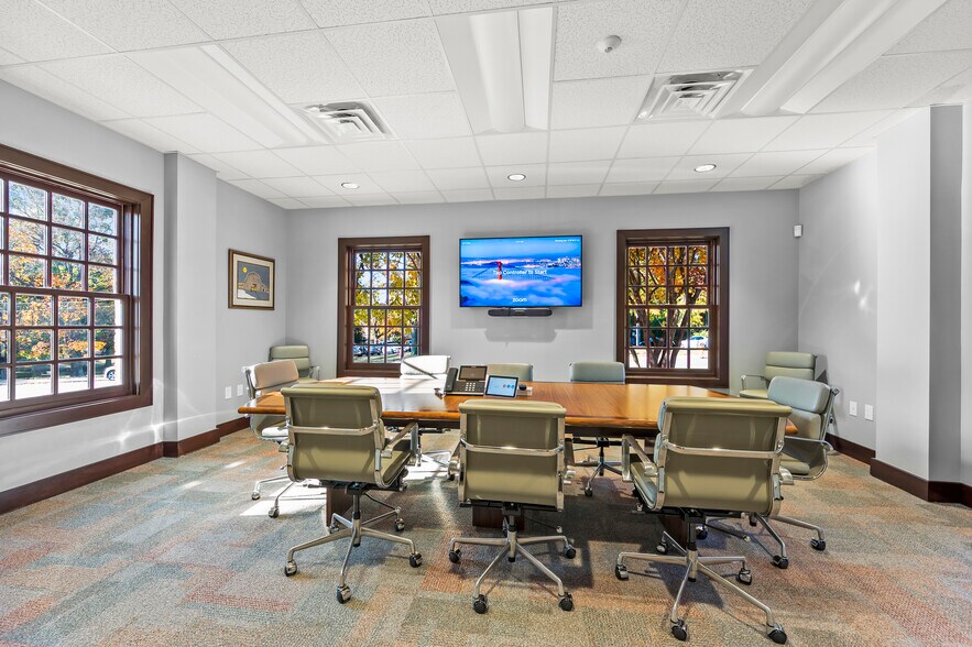 916 W Fourth St, Winston-Salem, NC à louer - Photo du bâtiment - Image 3 de 5