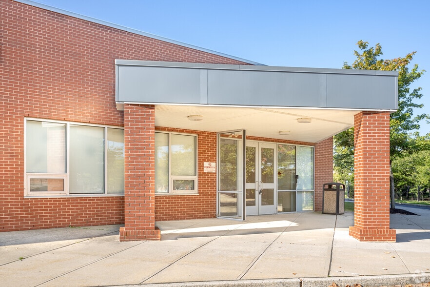 300 Willingboro Way, Willingboro, NJ for lease - Building Photo - Image 2 of 4