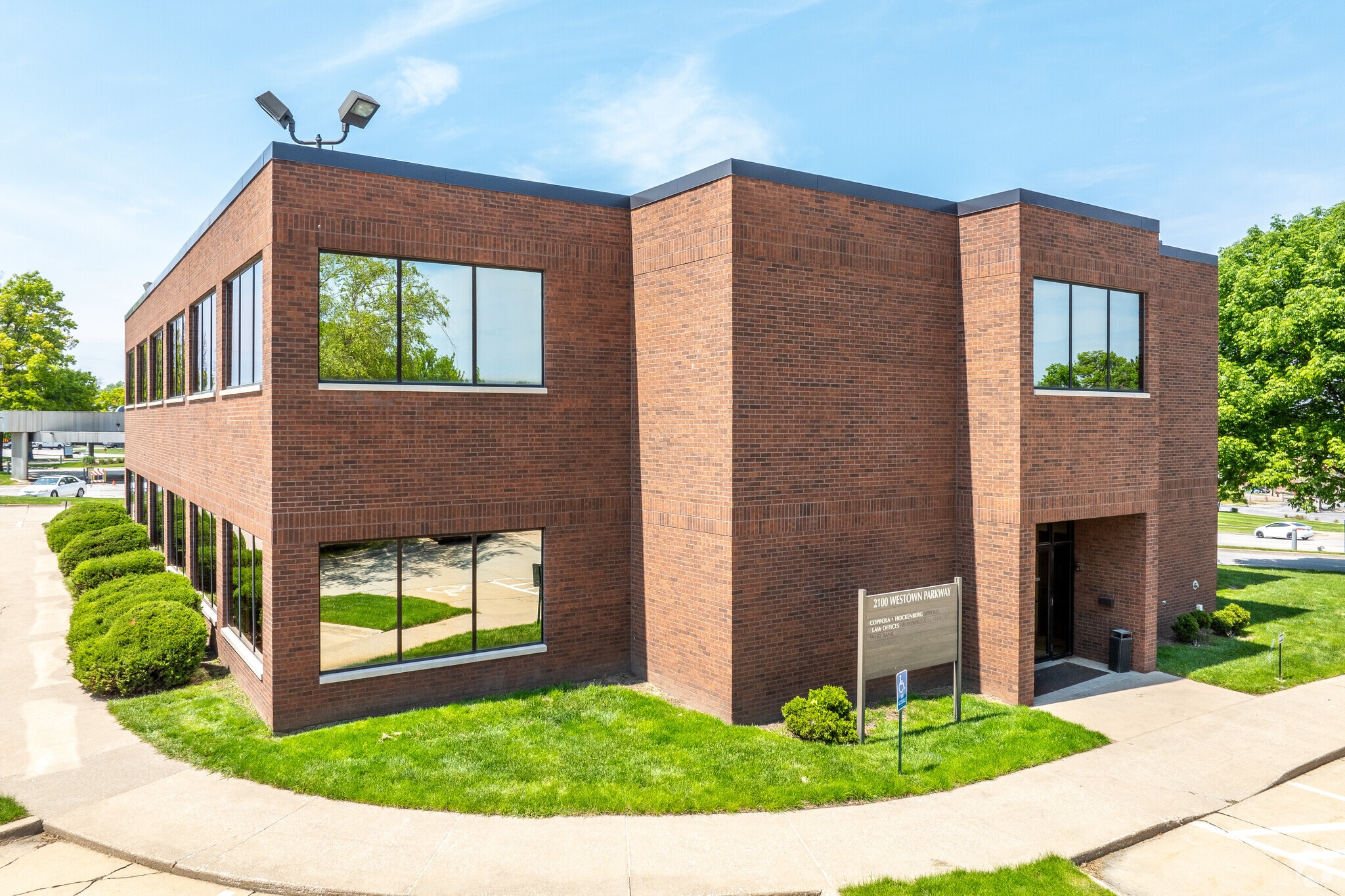 2100 Westown Pky, West Des Moines, IA à louer Photo du bâtiment- Image 1 de 6