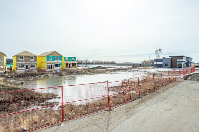 Plus de détails pour 8305 Chappelle Way SW, Edmonton, AB - Commerce de détail à louer