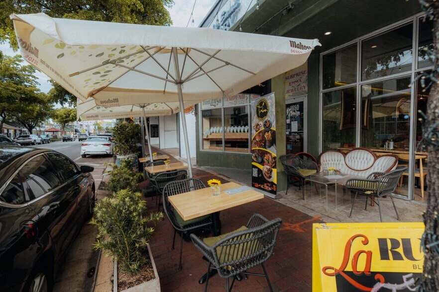 1652 SW 8th St, Miami, FL à vendre - Photo du bâtiment - Image 3 de 26