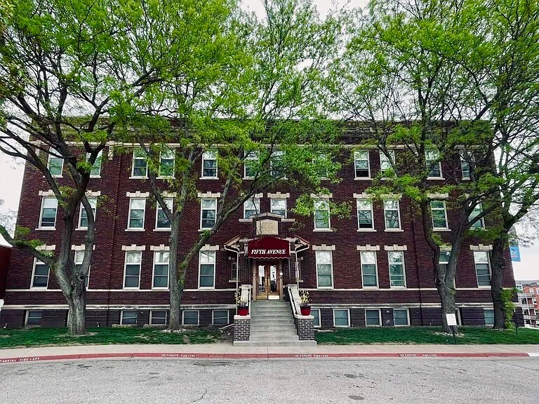 121 S 25th St, Omaha, NE à vendre - Photo du bâtiment - Image 2 de 14