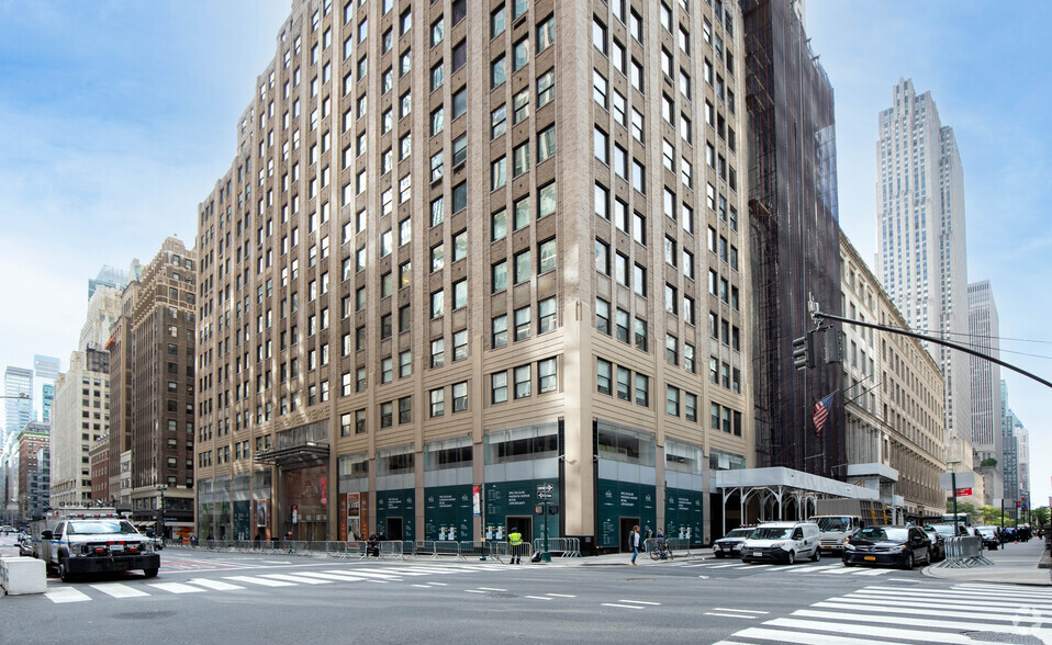 444 Madison Ave, New York, NY for lease - Building Photo - Image 3 of 6