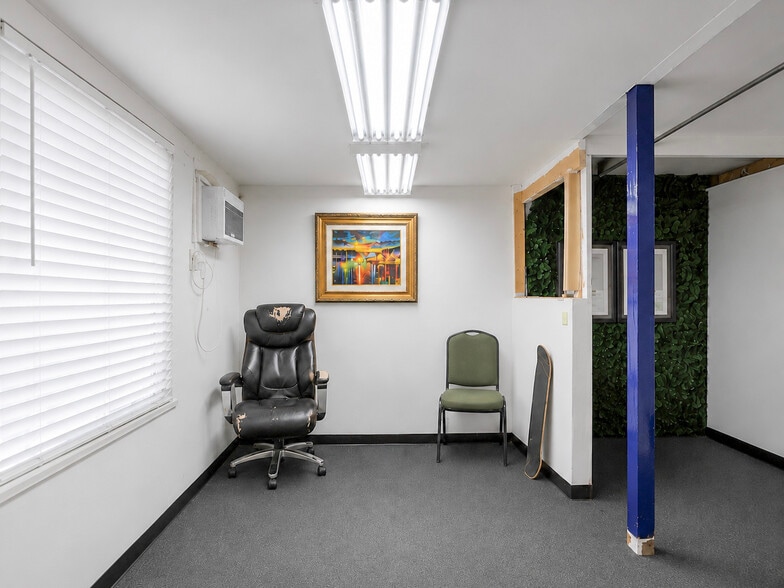 2360-2370 NW 30 Ct, Fort Lauderdale, FL for lease - Building Photo - Image 2 of 7
