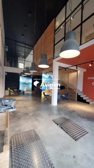 Commerce de détail dans Poisy à vendre - Hall d’entrée - Image 1 de 5