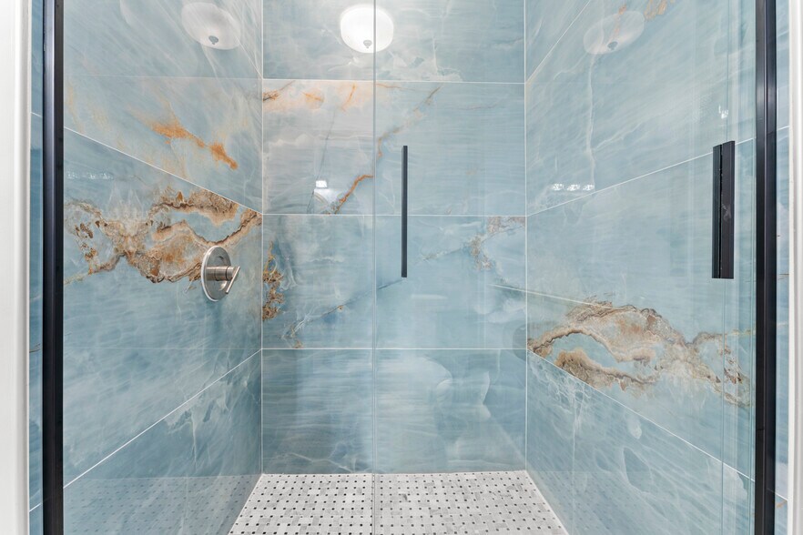 214 S Royal Ave, Front Royal, VA for sale - Interior Photo - Image 2 of 23