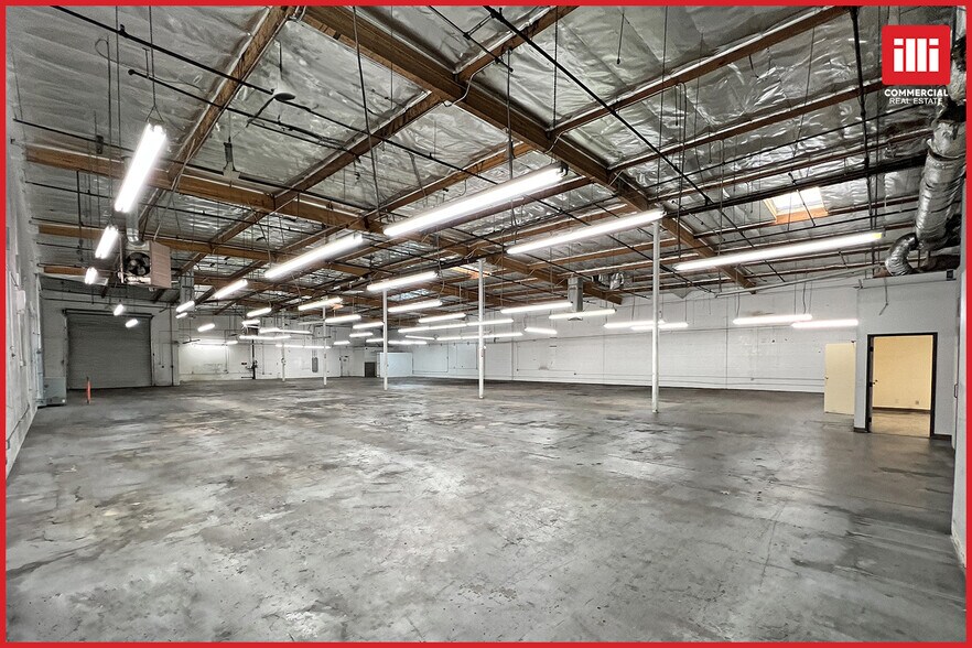 24773 Avenue Rockefeller, Valencia, CA à louer - Photo du bâtiment - Image 1 de 7