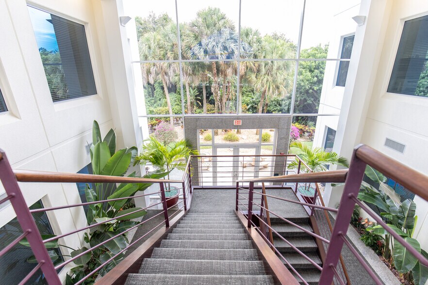 6400 N Congress Ave, Boca Raton, FL à louer - Hall d’entrée - Image 3 de 6