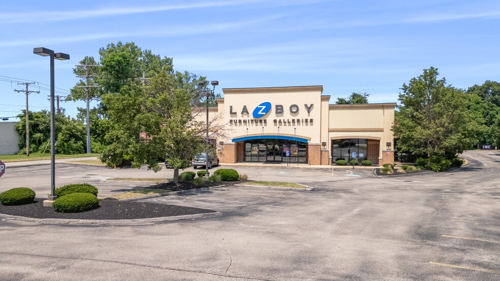 7793 Mentor Ave, Mentor, OH à vendre - Photo du bâtiment - Image 3 de 8