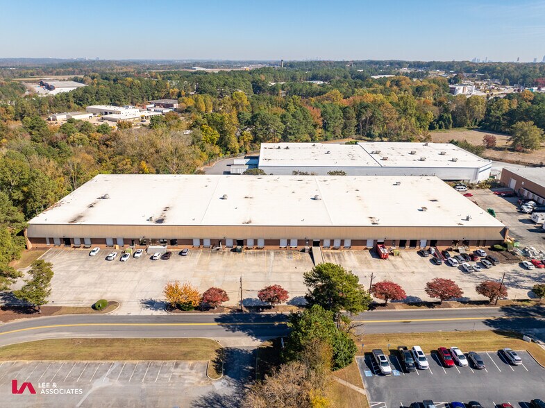 4525 Frederick Dr SW, Atlanta, GA à louer - Photo du bâtiment - Image 2 de 11