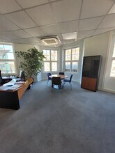 Office in Lyon for lease Interior Photo- Image 2 of 6